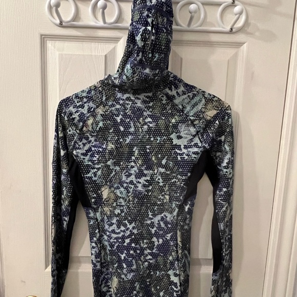 Lululemon Runbeam Hoodie - Picture 4 of 12